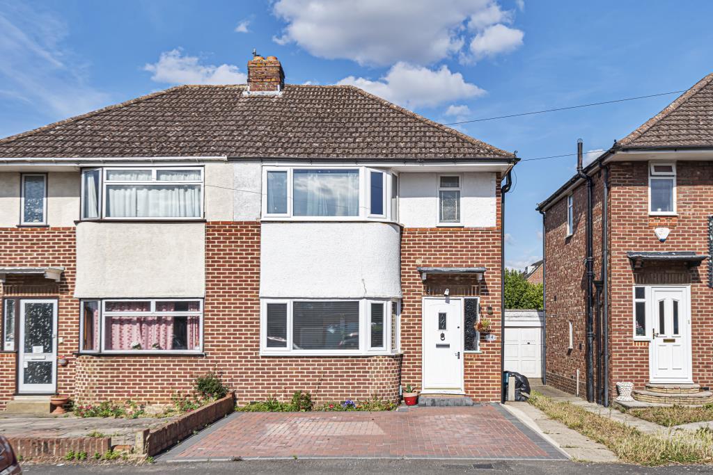 Kidlington, Oxfordshire, OX5 3 bed semidetached house £1,500 pcm (£