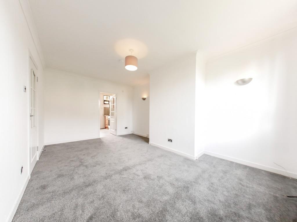 Balgavies Avenue, Dundee, DD4 2 bed flat £770 pcm (£178 pw)