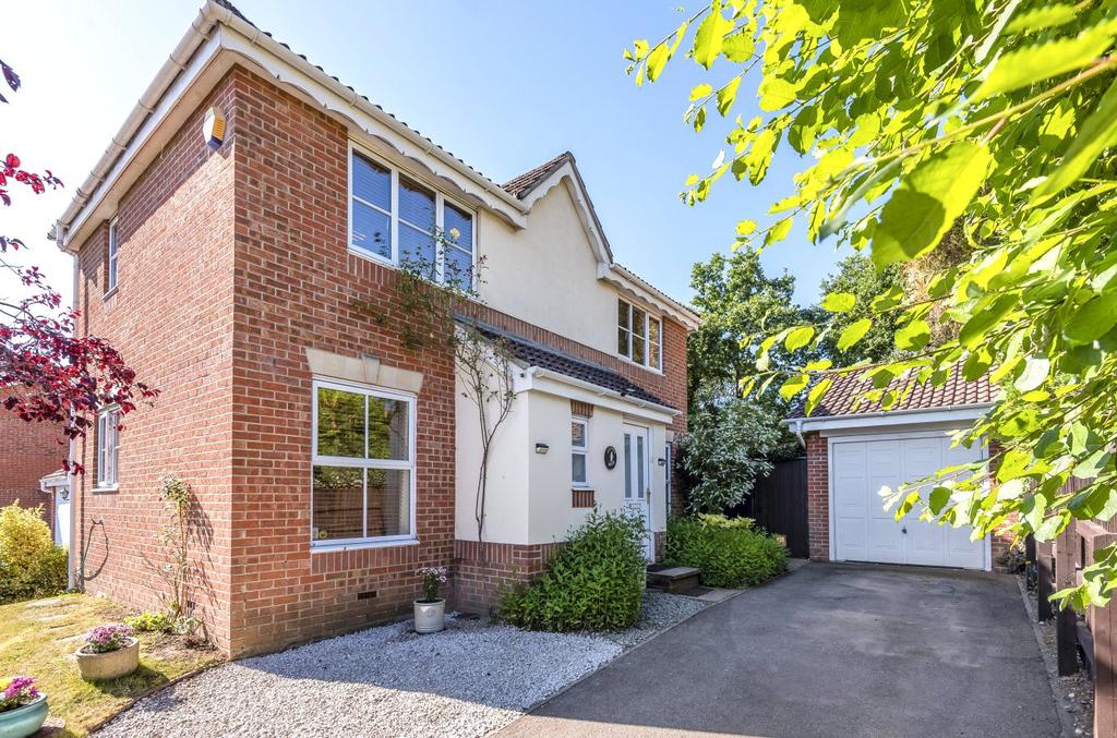 Neuman Crescent, Easthampstead, BRACKNELL, RG12 3 bed detached house