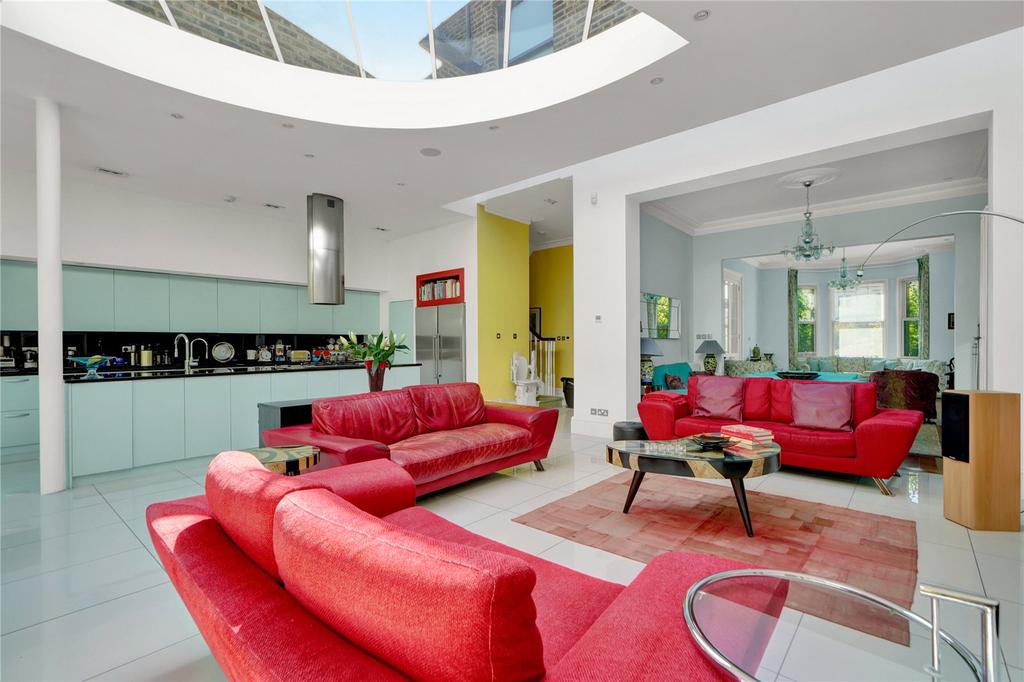 Kitchen/ Living Area