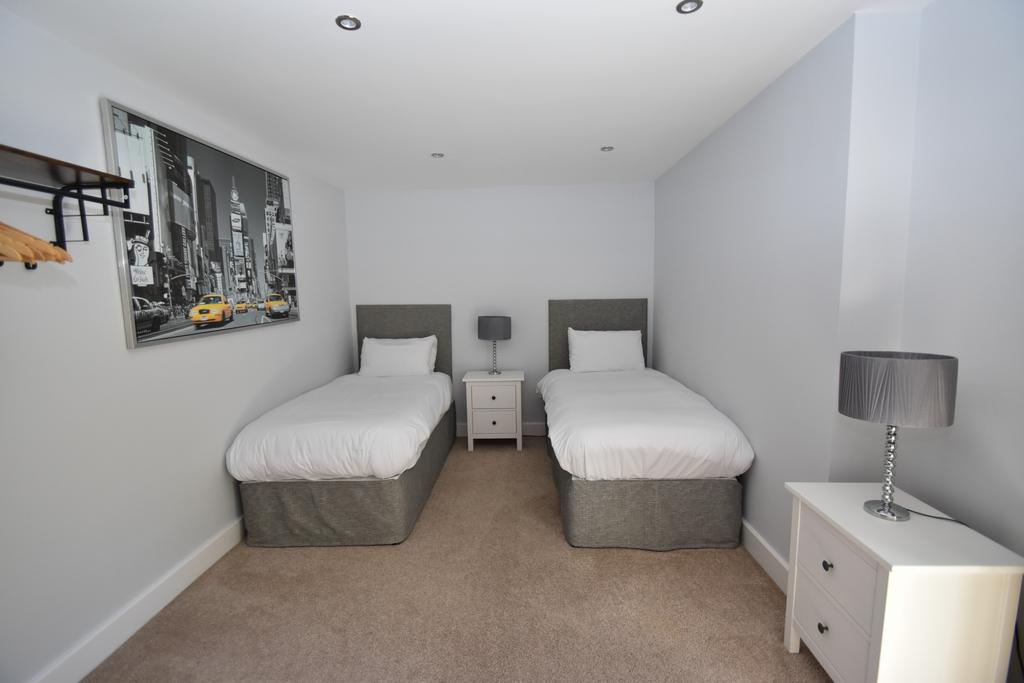 Apt 2 bedroom 2