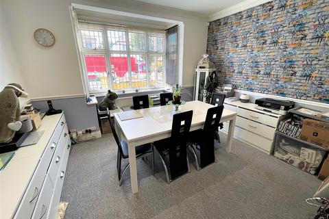 51 Upper Rainham Road, Hornchurch, RM12 4BE