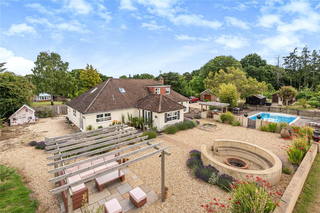 Lyndhurst Road, Landford, Salisbury, SP5 5 bed bungalow for sale £