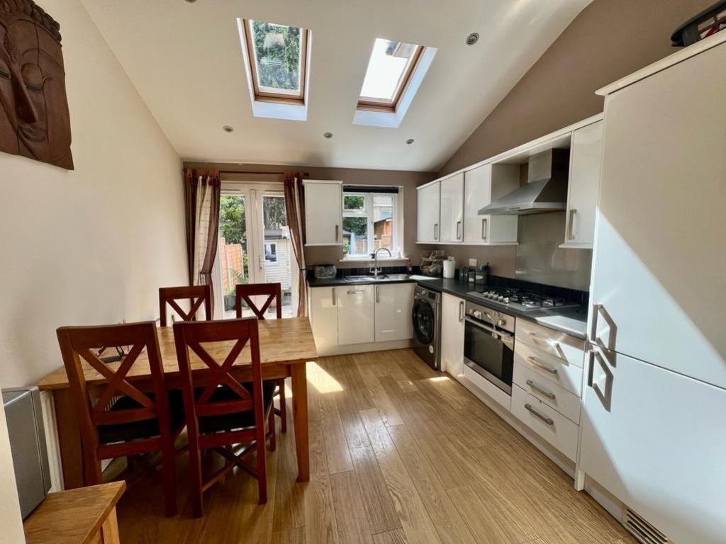 3 Alton Court KITCHEN