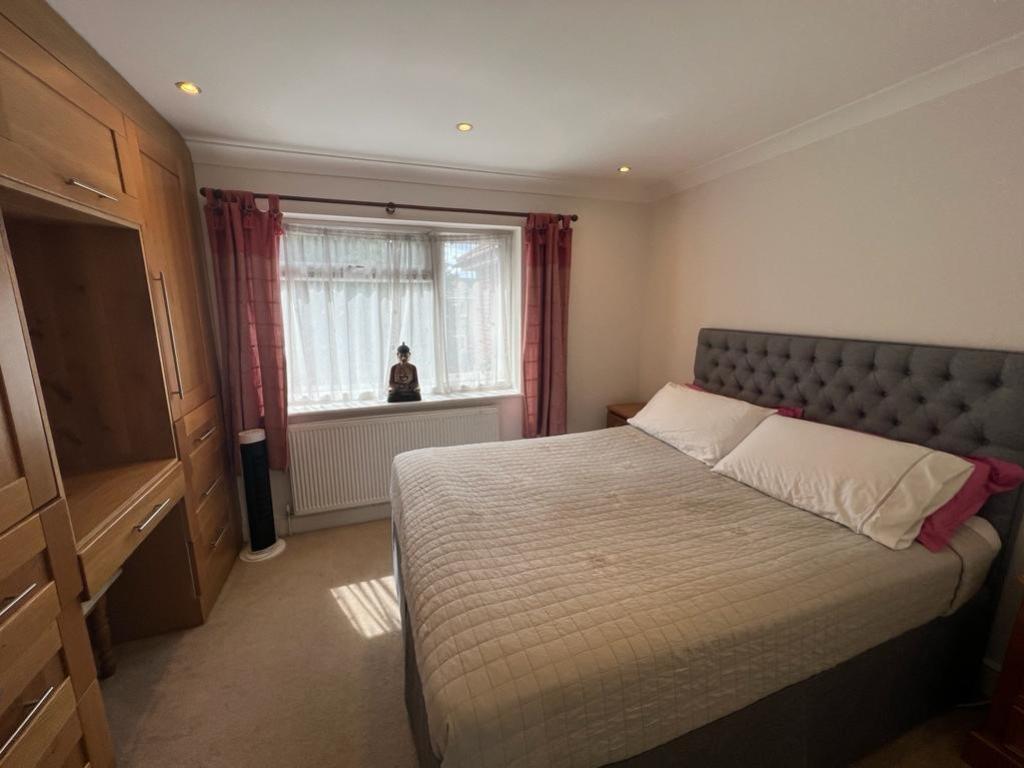 3 Alton Court BEDROOM