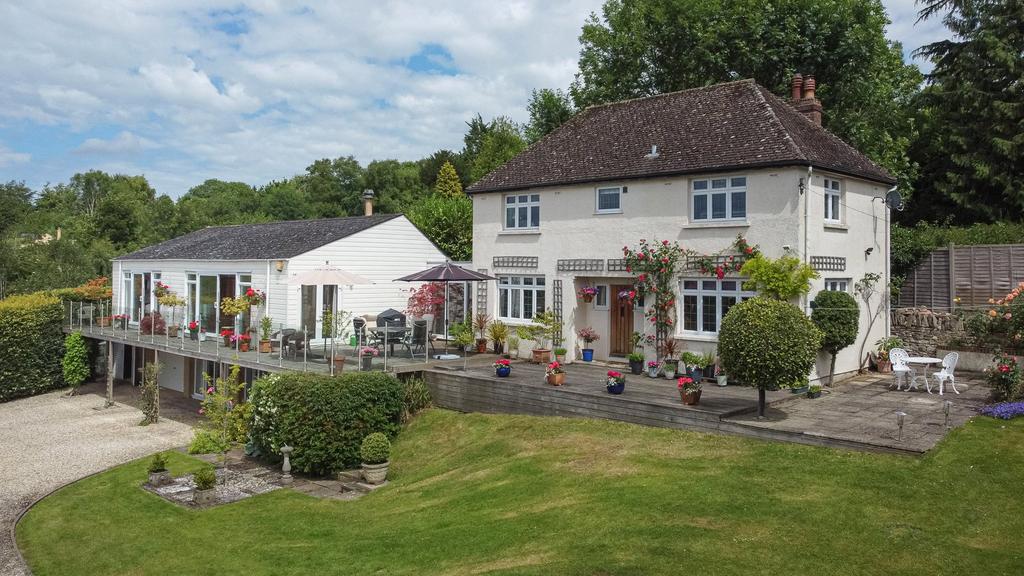 Cleeve Hill, Cheltenham, Gloucestershire, GL52 4 bed detached house for
