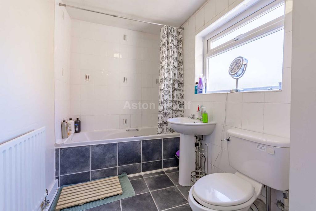 House in Nottingham, Hyson Green - View 3