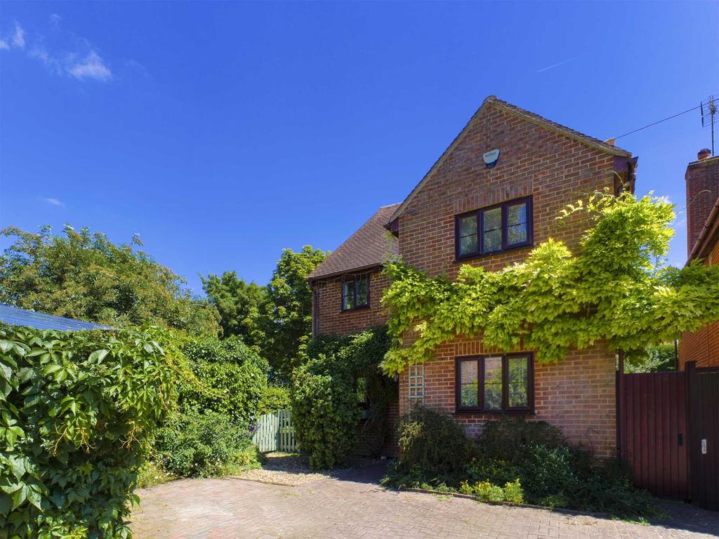 Brick Kiln Lane, Bierton 4 bed detached house £625,000