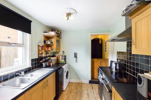 3 bedroom semi-detached house for sale - Mead Lane, Chertsey, Surrey, KT16