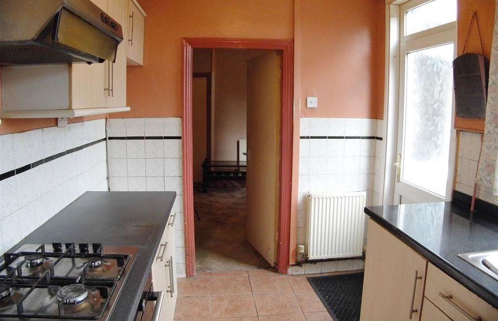 36 Moor Lane, Bolehall, Tamworth... 3 bed semidetached house £80,000