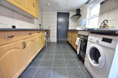 6 bedroom terraced house to rent, Blenheim Road, Reading