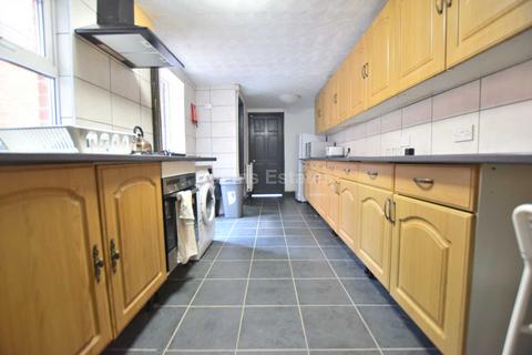 6 bedroom terraced house to rent, Blenheim Road, Reading