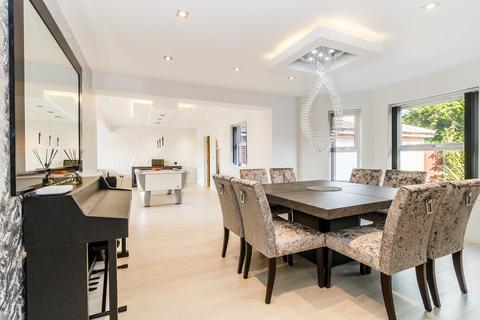 11 The Drive, Uxbridge, UB10 8AF