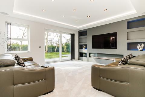 11 The Drive, Uxbridge, UB10 8AF
