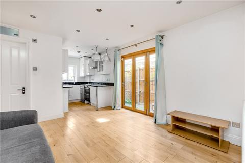 2 bedroom flat to rent, Gayville Road, London