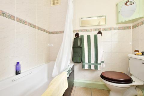 39 Links Crescent, St Marys Bay, Romney Marsh, TN29 0RS