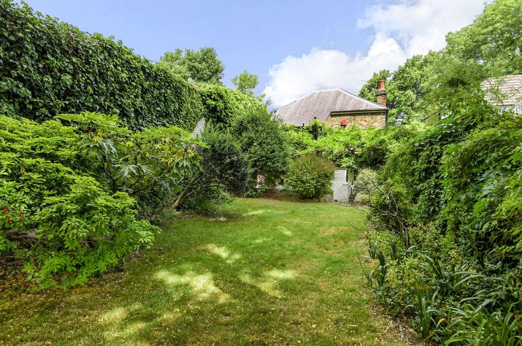 Lawn Terrace Blackheath SE3 2 bed detached house for sale £850,000