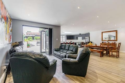 50 Beacon Way, Rickmansworth, WD3 7PE