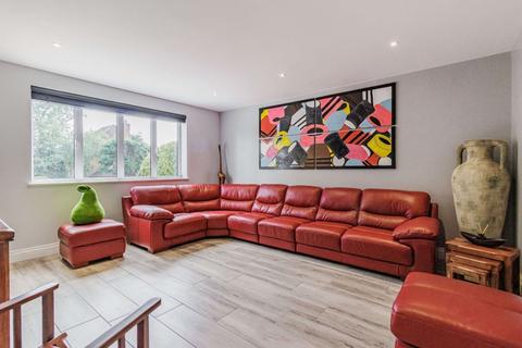 50 Beacon Way, Rickmansworth, WD3 7PE