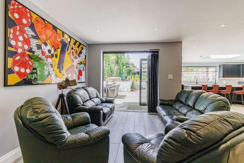 50 Beacon Way, Rickmansworth, WD3 7PE