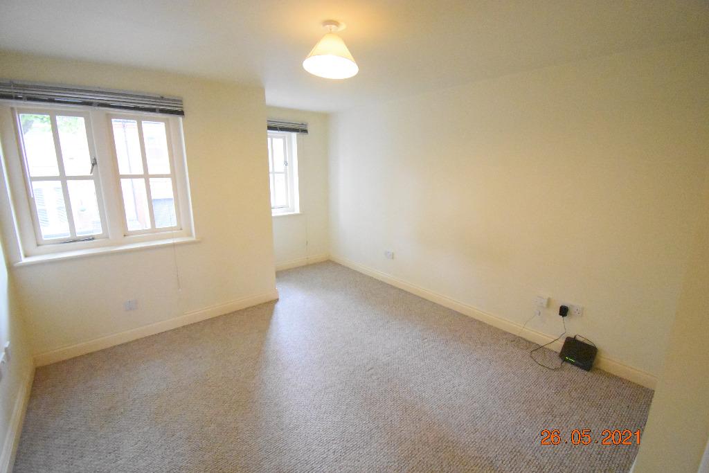 St Peters Ave, Kettering, NN16 2 bed flat £750 pcm (£173 pw)