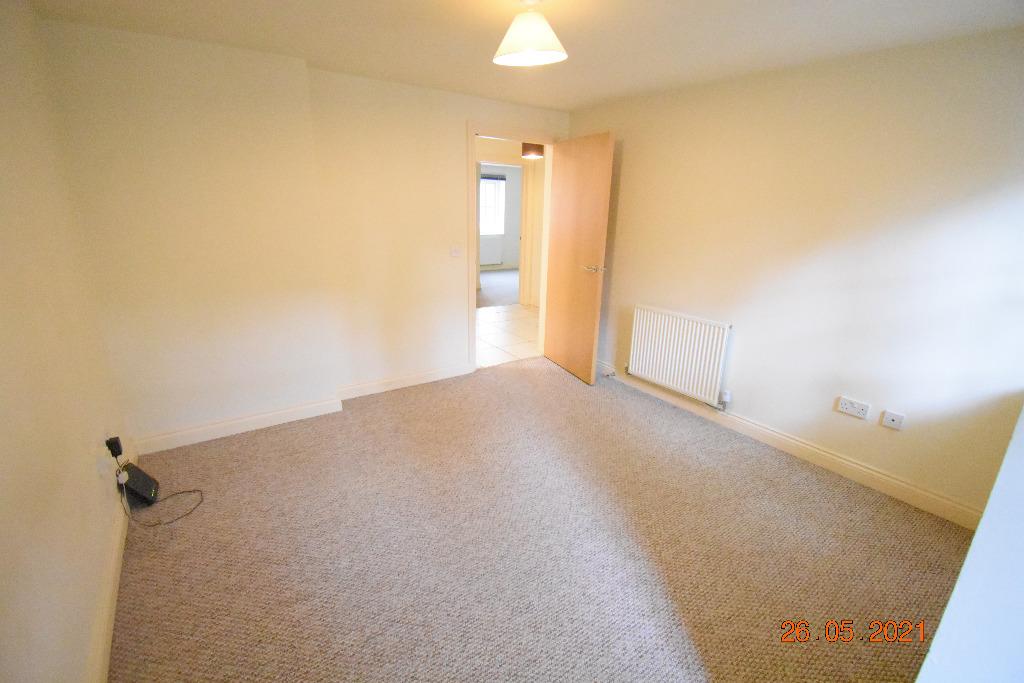 St Peters Ave, Kettering, NN16 2 bed flat £750 pcm (£173 pw)