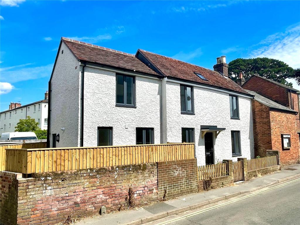Lower Buckland Road, Lymington, Hampshire, SO41 3 bed semidetached