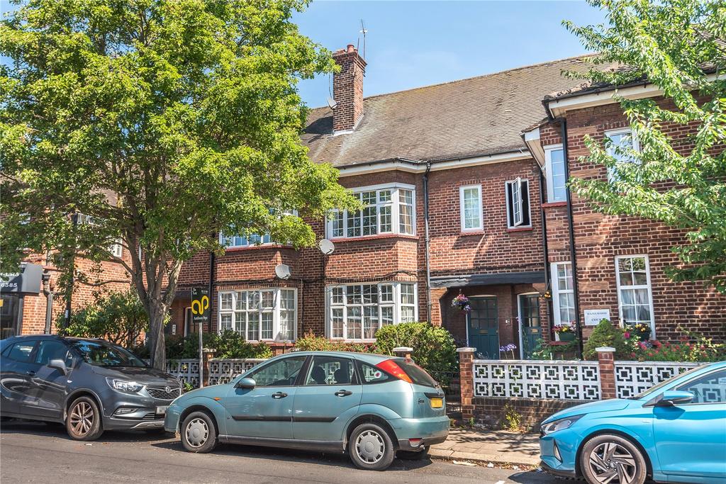 Hazelwood Court, Hazelwood Lane, Palmers Green, London, N13 2 bed flat