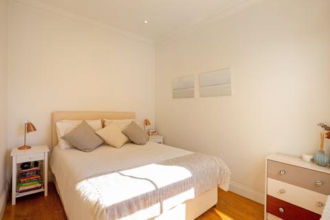 8 Quill Lane, London, SW15 1PD