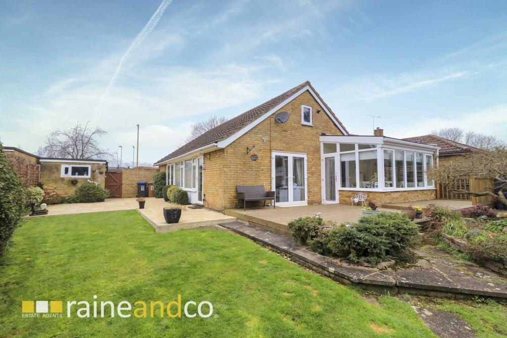 Briars Lane, Hatfield 2 bed bungalow £1,800 pcm (£415 pw)