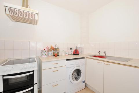 84 Seymour Way, Sunbury-on-thames, TW16 7NJ