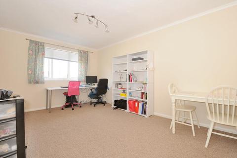 84 Seymour Way, Sunbury-on-thames, TW16 7NJ
