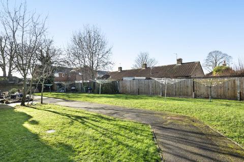 84 Seymour Way, Sunbury-on-thames, TW16 7NJ