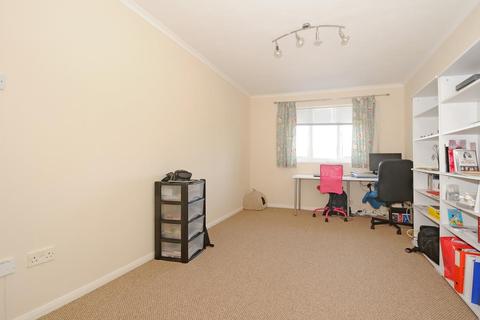 84 Seymour Way, Sunbury-on-thames, TW16 7NJ