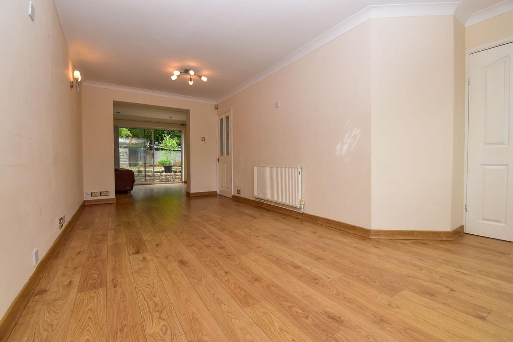 Exminster Road, Coventry 3 bed semidetached house £1,400 pcm (£323 pw)