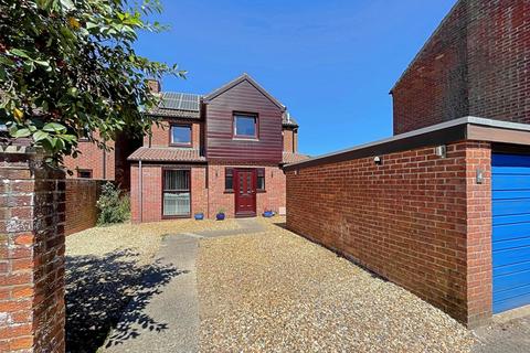 4 Bruyn Road, Fordingbridge, SP6 1QZ