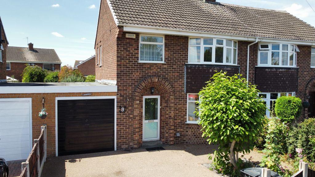 Glenfield Road, Long Eaton NG10 1AR 3 bed semidetached house £235,000