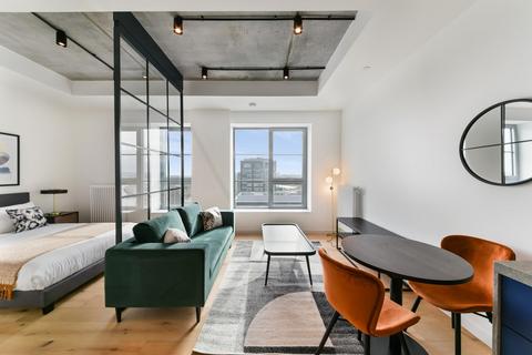 Studio to rent, Douglass Tower, Goodluck Hope, London, E14