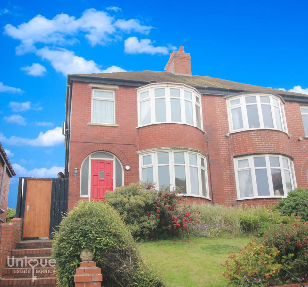 Sandhurst Avenue, Blackpool, FY2 3 bed semidetached house for sale £