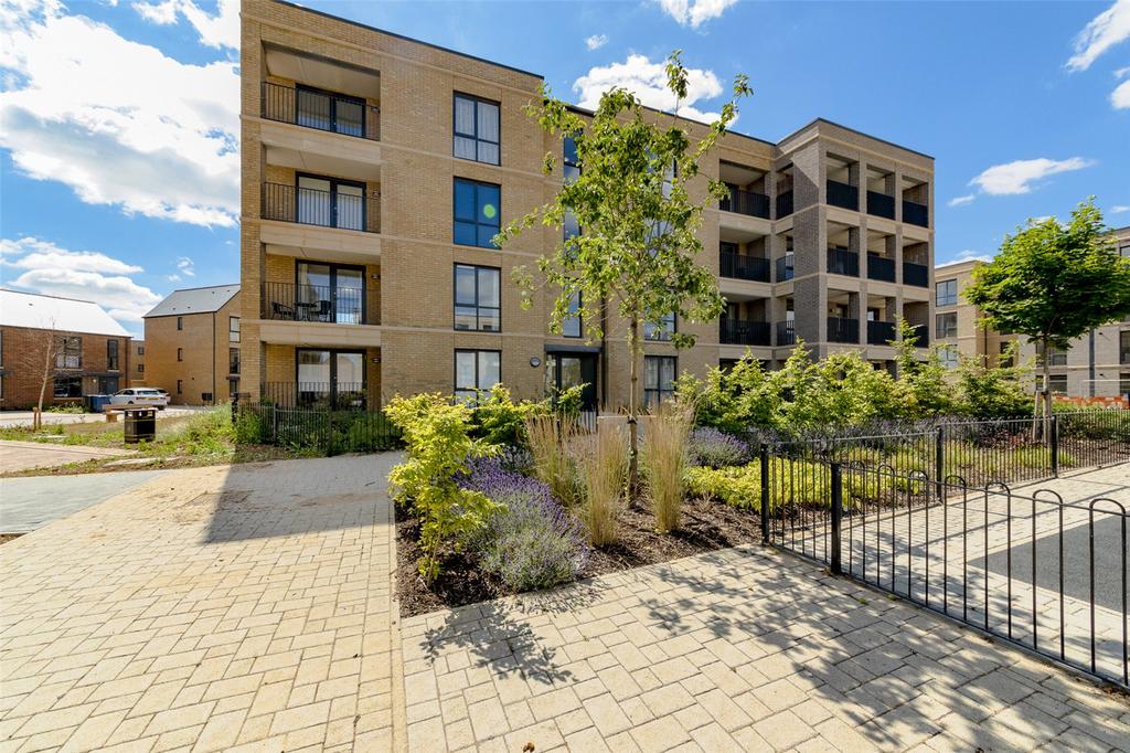 Osprey Drive, Trumpington, Cambridge 1 bed apartment £1,400 pcm (£323 pw)