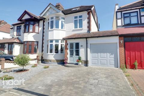 4 bedroom semi-detached house for sale - Ashmour Gardens, Romford