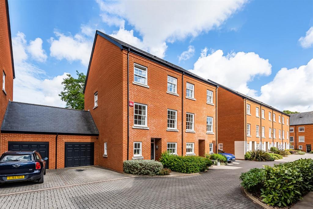 Penny Acre, Chichester, PO19 4 bed semidetached house for sale £605,000