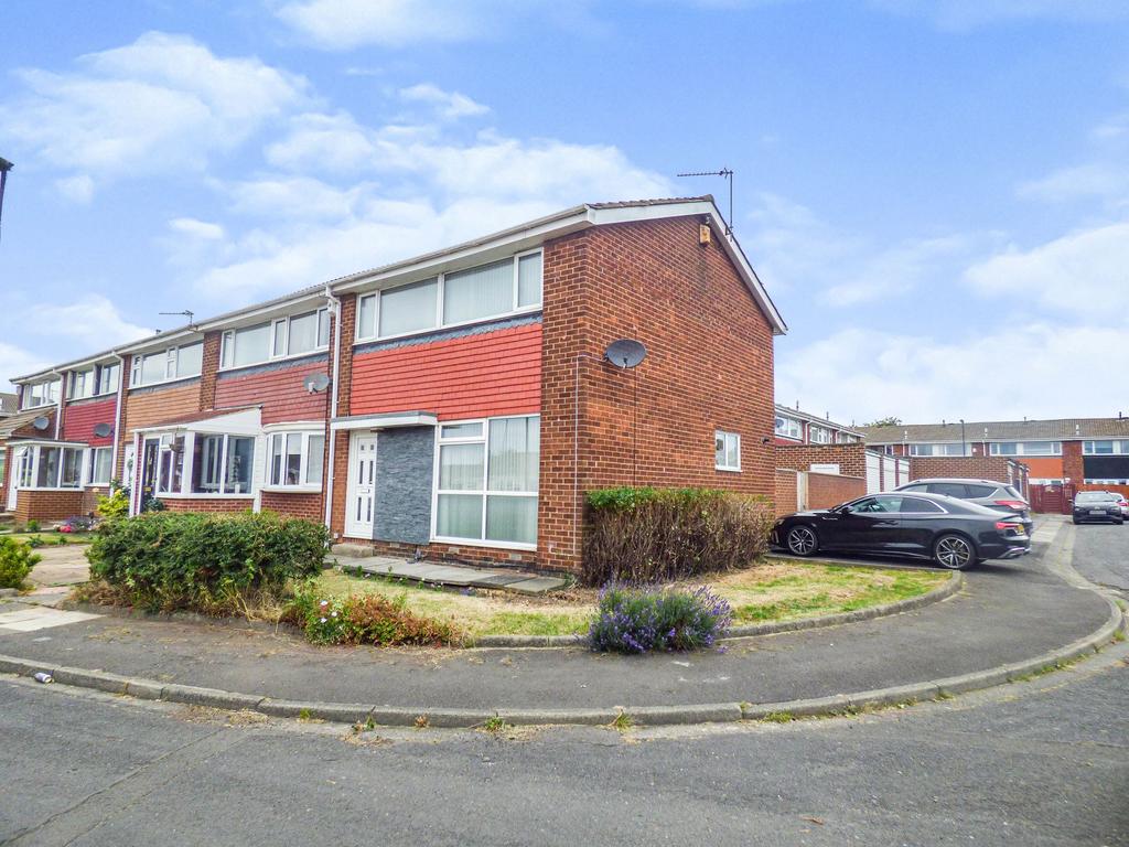 Bracken Avenue, Wallsend, Tyne and Wear, NE28 9BB 3 bed terraced house