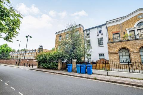 3 bedroom flat to rent, Grove Lane, London SE5