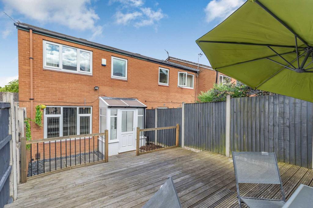 Cottingley Gardens, Leeds 3 bed end of terrace house £995 pcm (£230 pw)