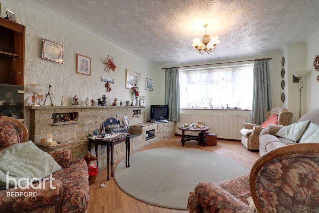 Queens Drive, Bedford 3 bed detached house £425,000