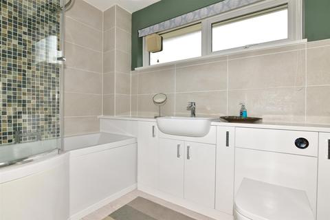 5 Kenilworth Close, St Margarets Bay, Dover, CT15 6BY