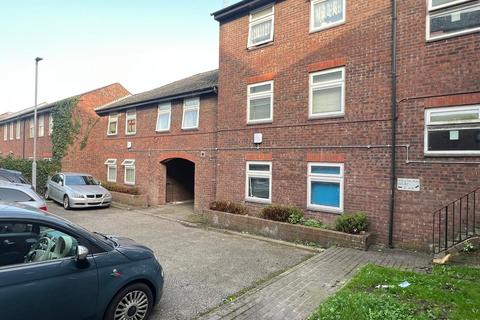 2 bedroom triplex to rent, Wellington Court, Wellington Street, Luton