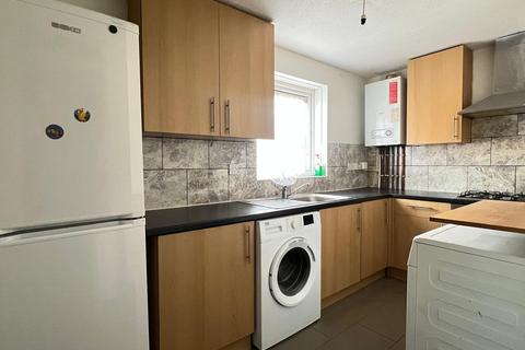 2 bedroom triplex to rent, Wellington Court, Wellington Street, Luton
