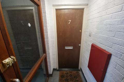 2 bedroom triplex to rent, Wellington Court, Wellington Street, Luton